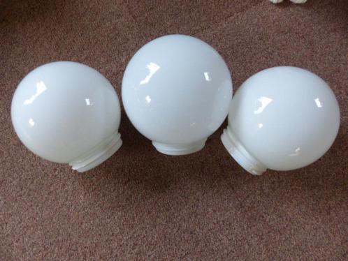 3 originele melkglazen bollampen uit de jaren 60, Huis en Inrichting, Lampen | Plafondlampen, Gebruikt, Glas, Ophalen of Verzenden