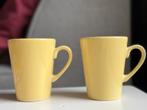 2 Zachtgele Just Mugs England Mokken, Huis en Inrichting, Keuken | Servies, Gebruikt, Keramiek, Ophalen of Verzenden, Effen