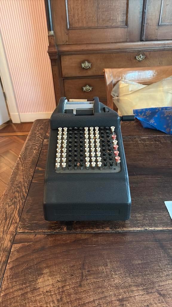 Antieke rekenmachine , Merk : Alfa, Antiek en Kunst, Antiek | Kantoor en Zakelijk, Ophalen