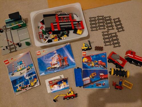 Lego 9v trein, station, overweg en wagon, Kinderen en Baby's, Speelgoed | Duplo en Lego, Zo goed als nieuw, Lego, Ophalen of Verzenden