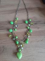 Vintage groene ketting met hanger, Sieraden, Tassen en Uiterlijk, Kettingen, Met hanger, Kunststof, Gebruikt, Ophalen of Verzenden