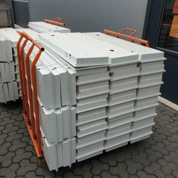 prachtige dubbele  tl armaturen 2x28 watt T5 HF afm 120x30cm beschikbaar voor biedingen
