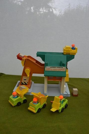 Vintage Fisher Price Play Family Lift & Load Depot uit 1976 beschikbaar voor biedingen