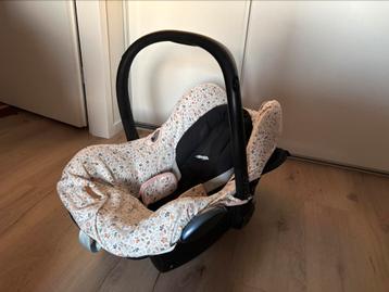 Maxi cosi met uitneembare verkleiner  beschikbaar voor biedingen
