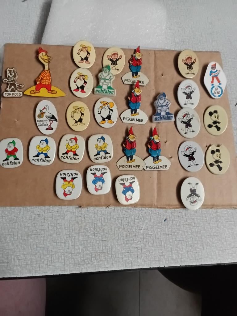 Diverse sprookjes figuren., Verzamelen, Speldjes, Pins en Buttons, Ophalen of Verzenden, Overige onderwerpen