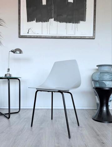4x vintage Tonneau chairs design by Pierre Guariche beschikbaar voor biedingen