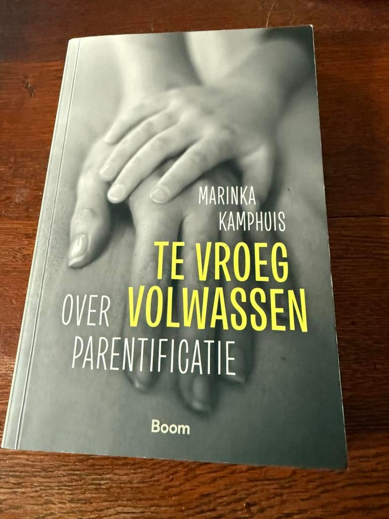 Te vroeg volwassen over parentificatie- Marinka Kamphuis, Boeken, Ophalen of Verzenden, Nieuw