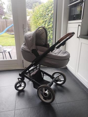 Mutsi i2 kinderwagen met reiswieg beschikbaar voor biedingen