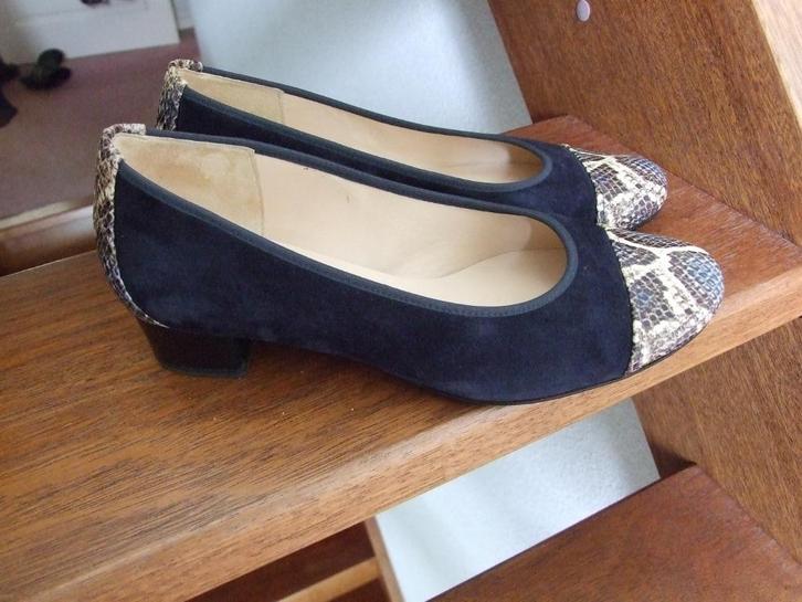 Hassia nagenoeg nieuwe suede blauwe schoenen met accent 6/40, Kleding | Dames, Schoenen, Zo goed als nieuw, Schoenen met lage hakken