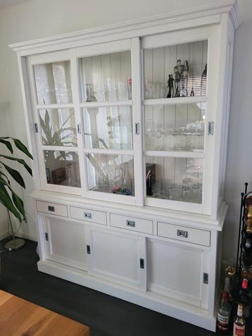 Prachtig witte buffetkast! Groot, luxe, landelijk, als nieuw beschikbaar voor biedingen