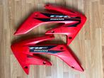 Honda CRF 250r zijkappen origineel rood, Motoren, Onderdelen | Honda, Ophalen of Verzenden