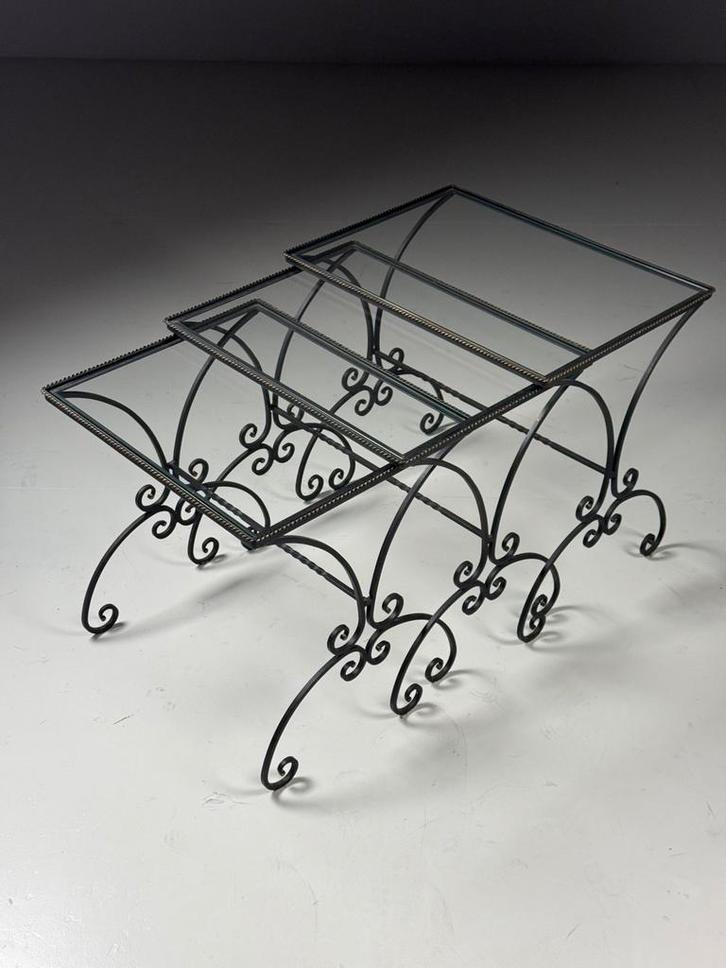 Metalen nesteling tafels 20e eeuw, Antiek en Kunst, Antiek | Meubels | Tafels, Ophalen