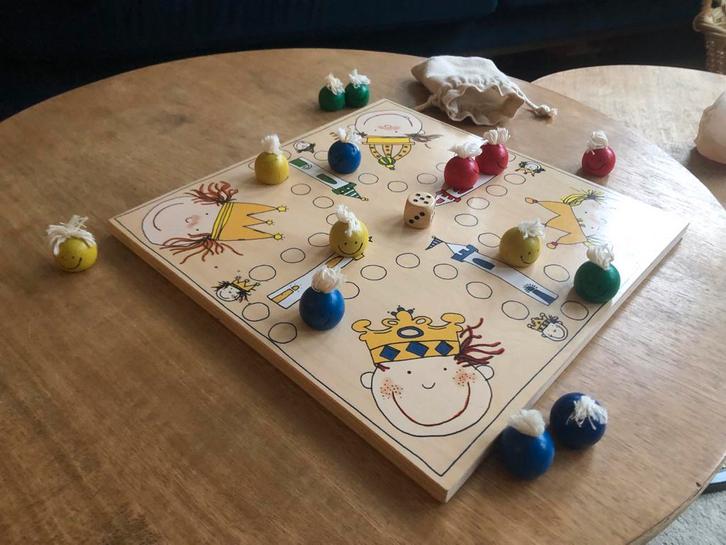 Janbibejan houten Koningsspel - sint tip!, Hobby en Vrije tijd, Gezelschapsspellen | Bordspellen, Zo goed als nieuw, Drie of vier spelers