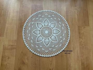 Mooie gehaakte mandala met een diameter van 60 cm beschikbaar voor biedingen