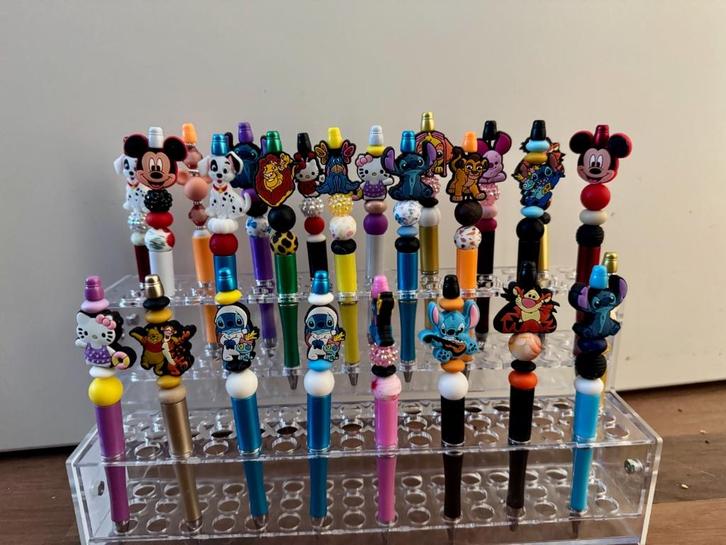 26 disney pennen inclusief display en verzendkosten, Verzamelen, Disney, Nieuw, Pen, Potlood of Stift, Overige figuren, Ophalen