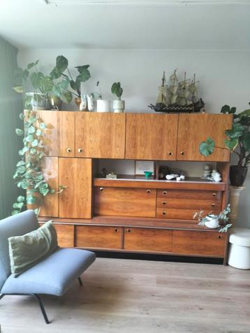 Retro wandkast  beschikbaar voor biedingen