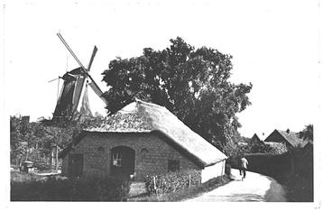 962476	Ermelo	Gld 1945 Achter den Molen	Nette oude kaart Onb beschikbaar voor biedingen