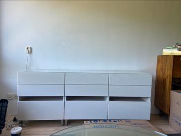 Dressoir hoogglans wit met glasplaat beschikbaar voor biedingen