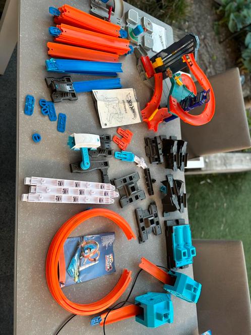 Hotweels track builder looping+garage+tussenstukjes etc, Kinderen en Baby's, Speelgoed | Racebanen, Zo goed als nieuw, Handmatig