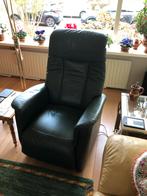 Groene lederen relaxfauteuil met sta-op functie, Huis en Inrichting, Fauteuils, Ophalen, Zo goed als nieuw, Leer, 75 tot 100 cm