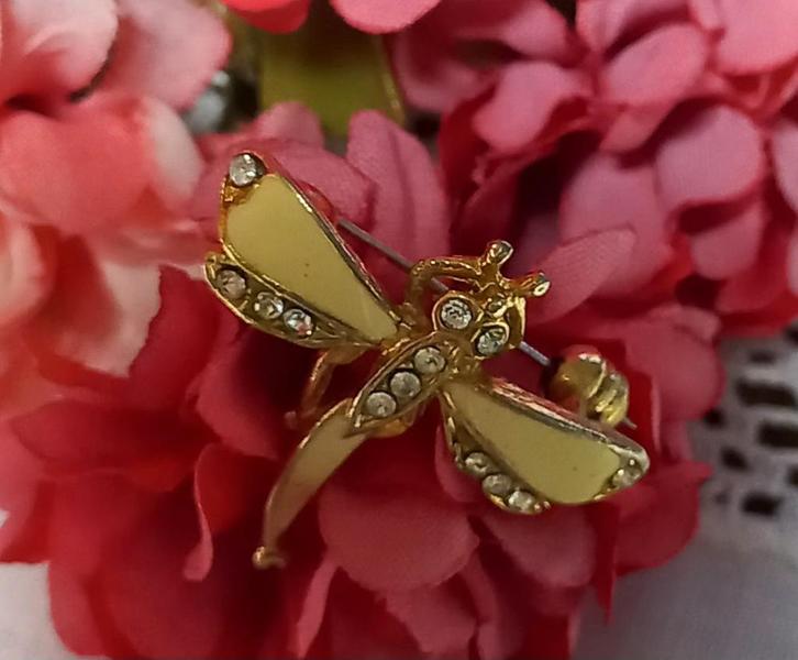 Leuke vintage broche, goudkleurig, libelle, strass-steentjes, Sieraden, Tassen en Uiterlijk, Broches, Zo goed als nieuw, Overige materialen