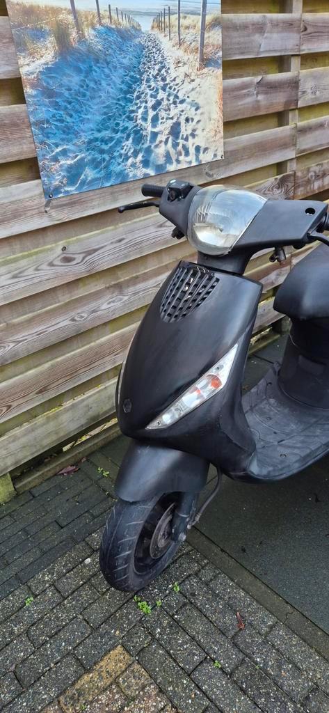 Zip uit 2011 weinig Km-stand, Fietsen en Brommers, Scooters | Piaggio, Gebruikt, Zip, Benzine, Ophalen