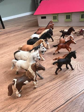 Schleich paarden en manege beschikbaar voor biedingen
