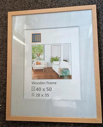 Houten fotolijst 40x50 cm beschikbaar voor biedingen