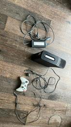 Xbox 360 met voeding en originele bedrade controller, Spelcomputers en Games, Spelcomputers | Xbox 360, Ophalen of Verzenden, Zo goed als nieuw