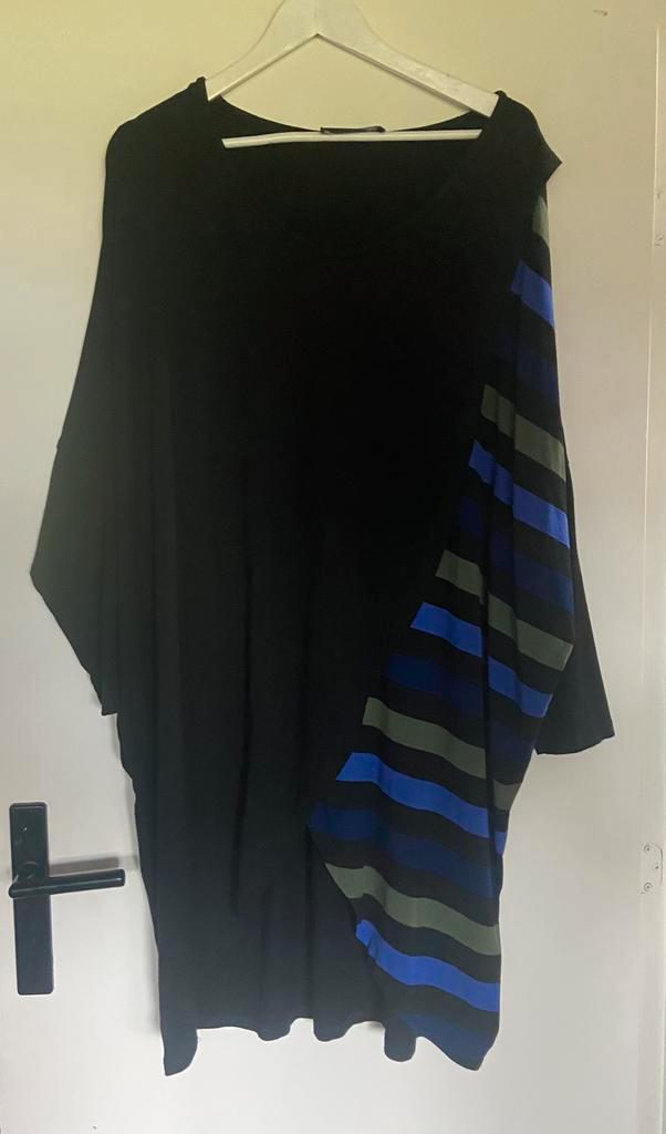 Karvinen tuniek zwart met groen/lila streep mt XXL (50-54), Kleding | Dames, Grote Maten, Gedragen, Shirt of Top, Zwart, Verzenden