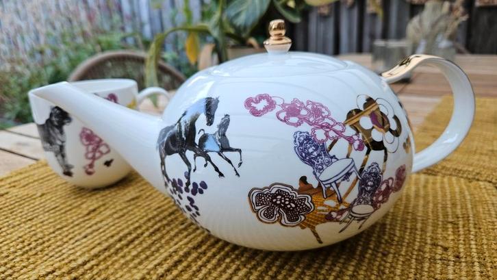 Theepot en mok Concetta Gallo, Huis en Inrichting, Keuken | Servies, Zo goed als nieuw, Overige typen, Overige stijlen, Porselein