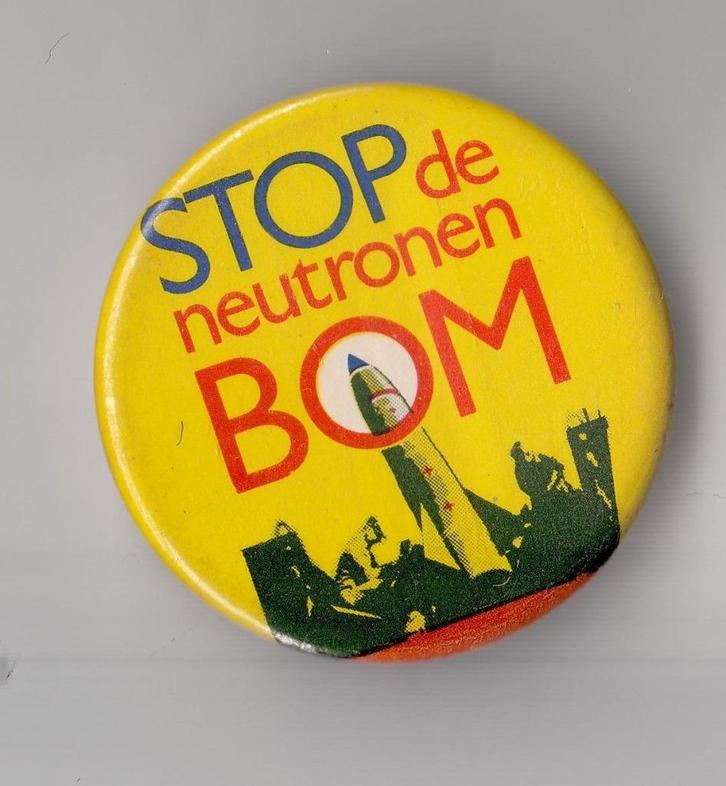 Protest button Stop Neutronenbom anti Kernwapens, Verzamelen, Speldjes, Pins en Buttons, Gebruikt, Speldje of Pin, Overige onderwerpen