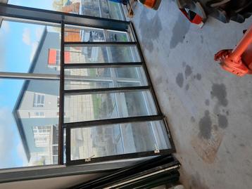 Groot Hardhouten kozijn met thermopane glas B 2 X1,7 H  beschikbaar voor biedingen