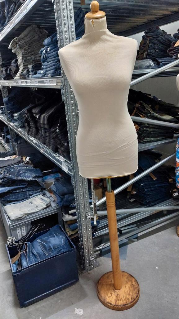 In hoogte verstelbare Paspop Vrouw - 150cm, Hobby en Vrije tijd, Naaien en Fournituren, Gebruikt, Paspop, Ophalen