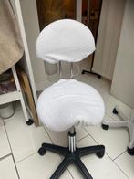 Schoonheidsspecialiste tabouret, Ophalen