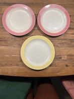3 dinerborden Petrus Regout pastel. Maastrichts aardewerk., Antiek en Kunst, Antiek | Servies los, Ophalen of Verzenden