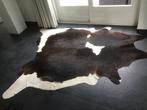 Koeienhuid vloerkleed( donkerbruin met wit ), Ophalen, Bruin, 150 tot 200 cm, Landelijk, industrieel , modern