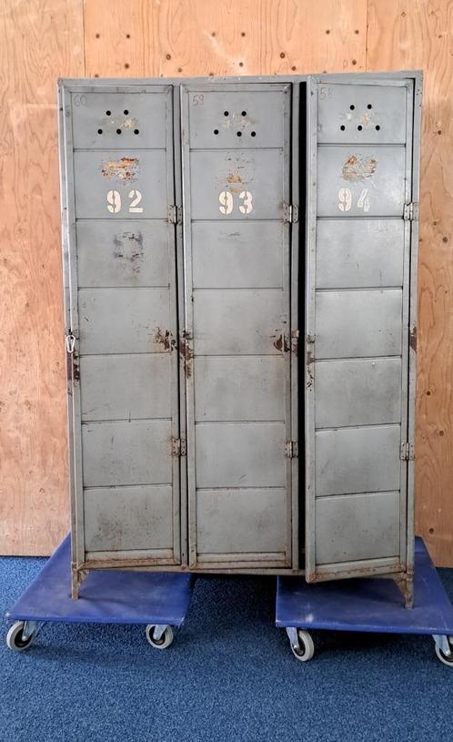 Legerkast, lockerkast, donkergrijs, 3-deurs, 120*50*180, Huis en Inrichting, Kasten | Lockerkasten, Gebruikt, Ophalen of Verzenden