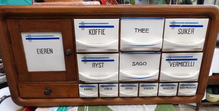 oude kruidenkast/ keukenkast voor kruiden en eieren, Antiek en Kunst, Antiek | Keukenbenodigdheden, Ophalen of Verzenden
