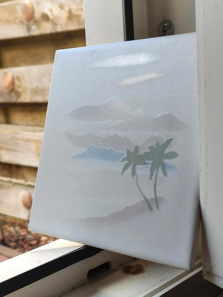 Decoratieve Tegel met Tropisch Landschap, Antiek en Kunst, Antiek | Wandborden en Tegels, Ophalen