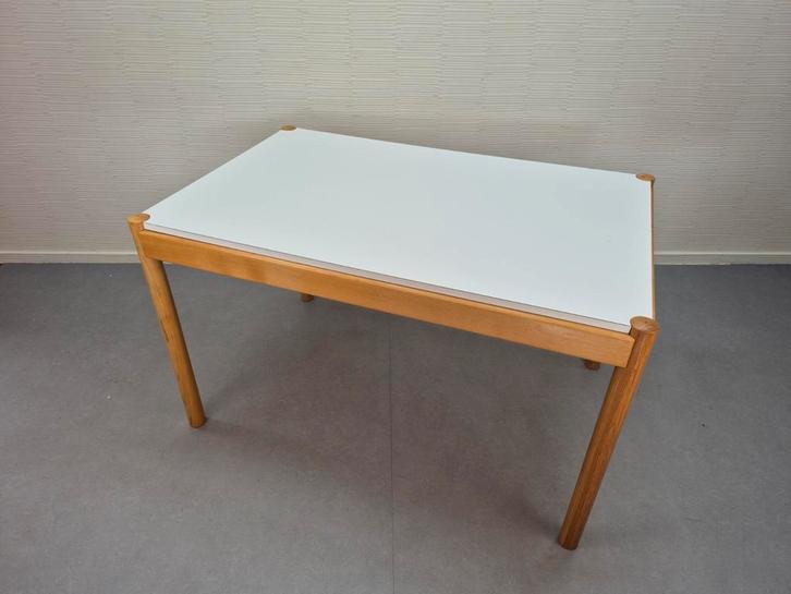 Vintage tafel, Scandinavisch design. Hout met Formica blad., Huis en Inrichting, Tafels | Eettafels, Gebruikt, 50 tot 100 cm, 100 tot 150 cm