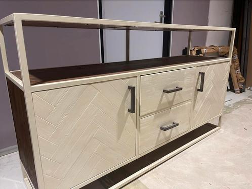 Dressoir van eikenhout. Mooi stabiel en bijna in nieuwstaat., Huis en Inrichting, Kasten | Dressoirs, Zo goed als nieuw, 25 tot 50 cm