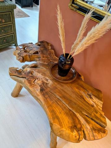 Live Edge Boomstam Salontafel beschikbaar voor biedingen