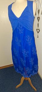 K-Design Feestjurk Maat L - Mooie Details!, Kleding | Dames, Jurken, Blauw, Maat 42/44 (L), Ophalen of Verzenden, Knielengte