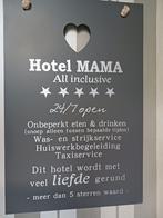Tekstbord Hotel Mama 60 x 40 cm, Ophalen of Verzenden, Zo goed als nieuw