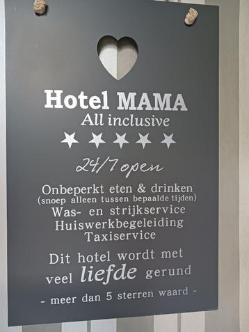 Tekstbord Hotel Mama 60 x 40 cm beschikbaar voor biedingen