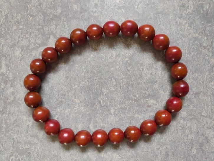 Bruinrode houten Poolse kralenketting op elastiek, 56 cm, Sieraden, Tassen en Uiterlijk, Kettingen, Gebruikt, Overige materialen