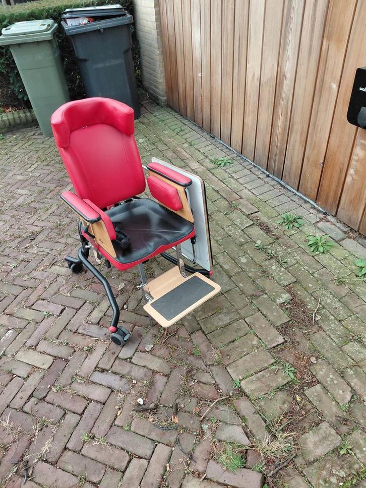 Invalide kinderstoel, Diversen, Verpleegmiddelen, Gebruikt, Ophalen
