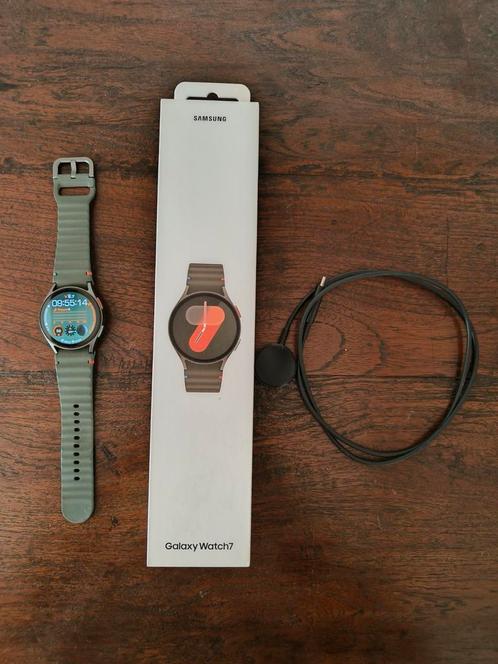 Galaxy Watch 7 - topstaat scherm, bandje zoekt nieuw leven, Sieraden, Tassen en Uiterlijk, Smartwatches, Gebruikt, Android, Groen