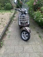 Vespa Primavera 2017 geel kenteken, Fietsen en Brommers, Scooters | Vespa, Ophalen of Verzenden